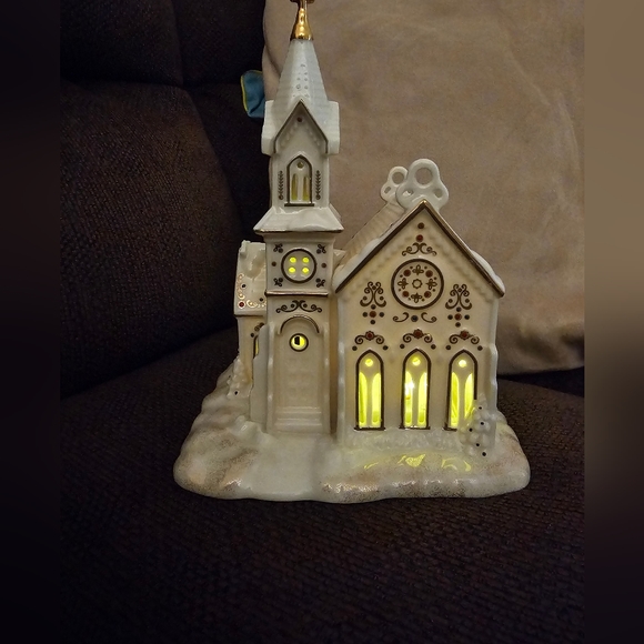 2007 Lenox Village Treasures Collection Mistletoe Park Series Village Church - Picture 4 of 4